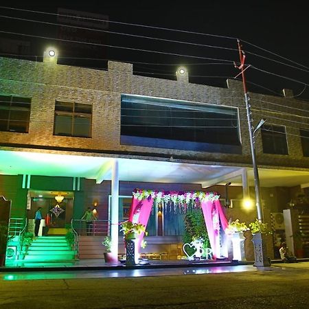 Hotel Crossroad Lucknow Exterior photo