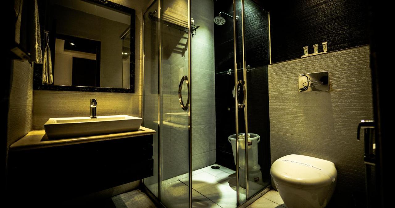 Hotel Crossroad Lucknow Exterior photo