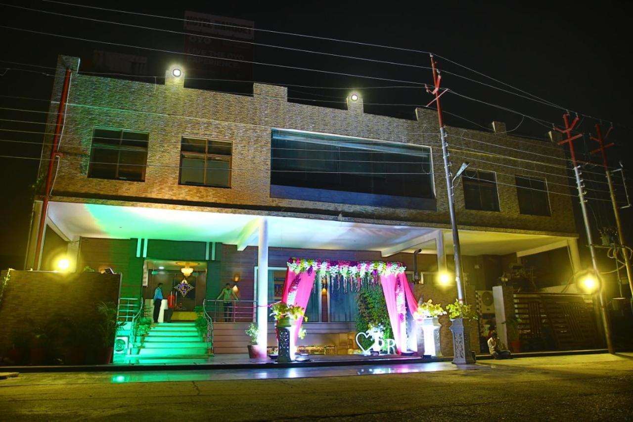 Hotel Crossroad Lucknow Exterior photo