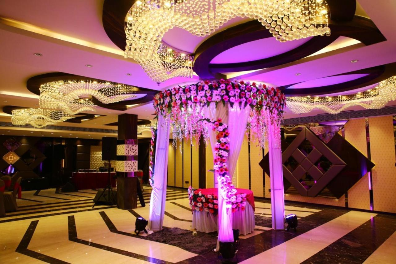 Hotel Crossroad Lucknow Exterior photo