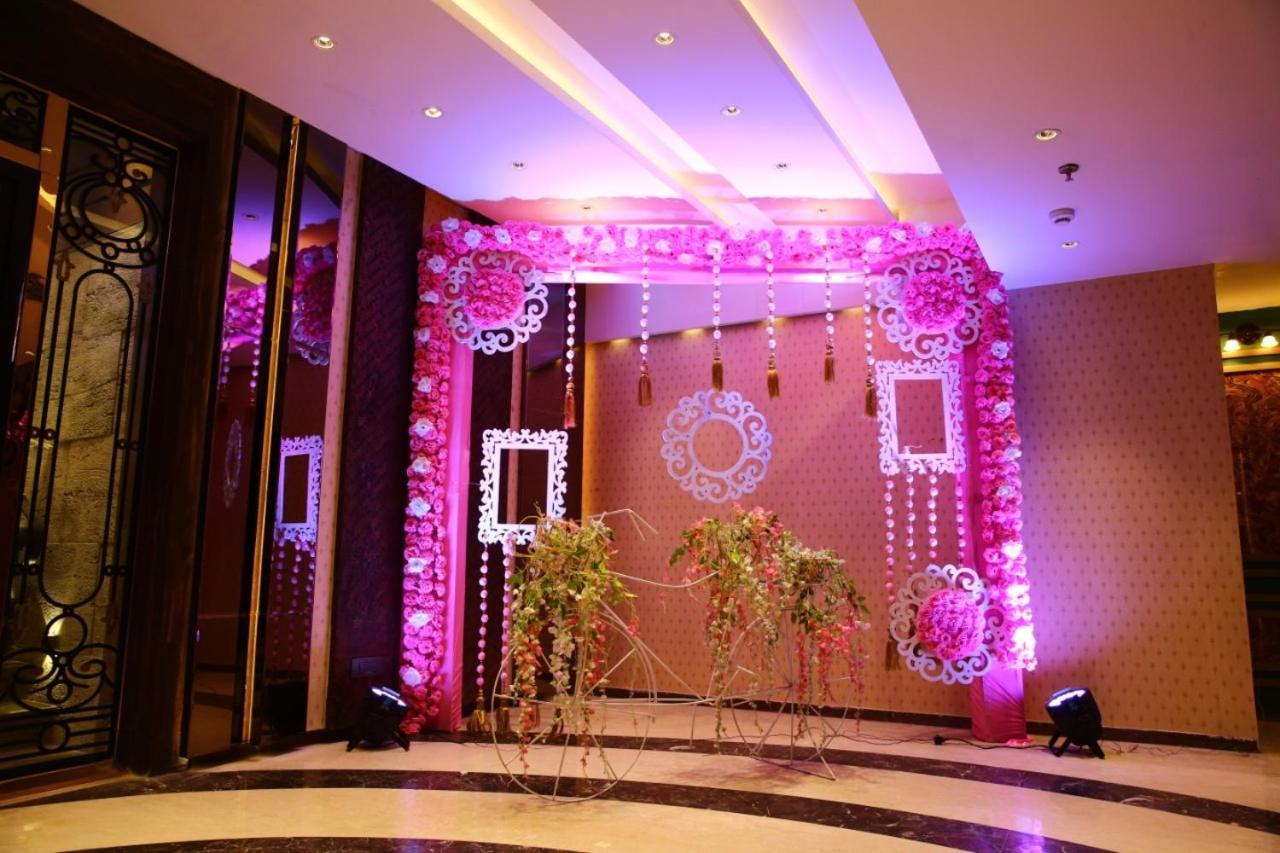 Hotel Crossroad Lucknow Exterior photo