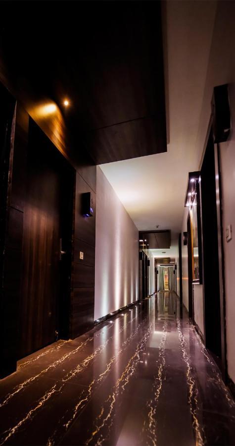Hotel Crossroad Lucknow Exterior photo