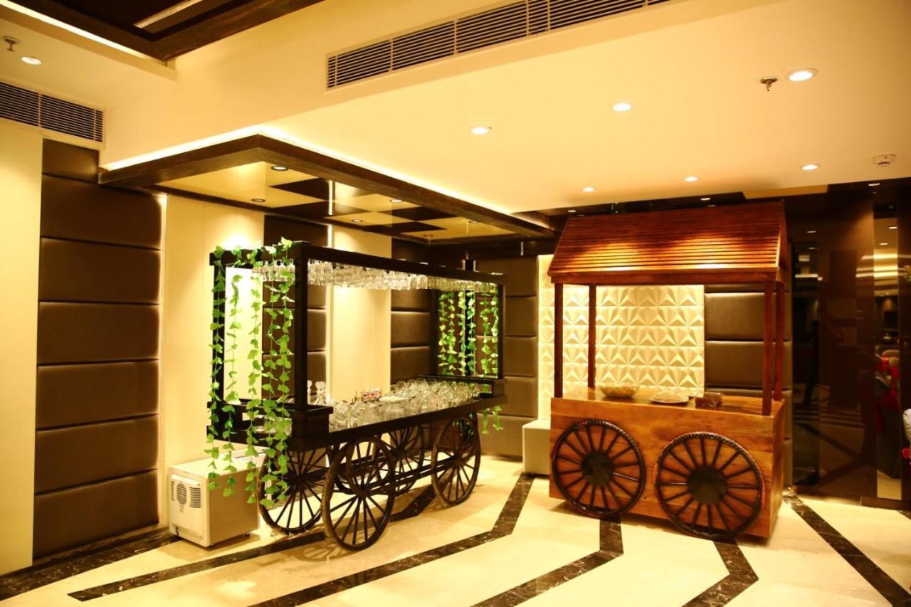 Hotel Crossroad Lucknow Exterior photo