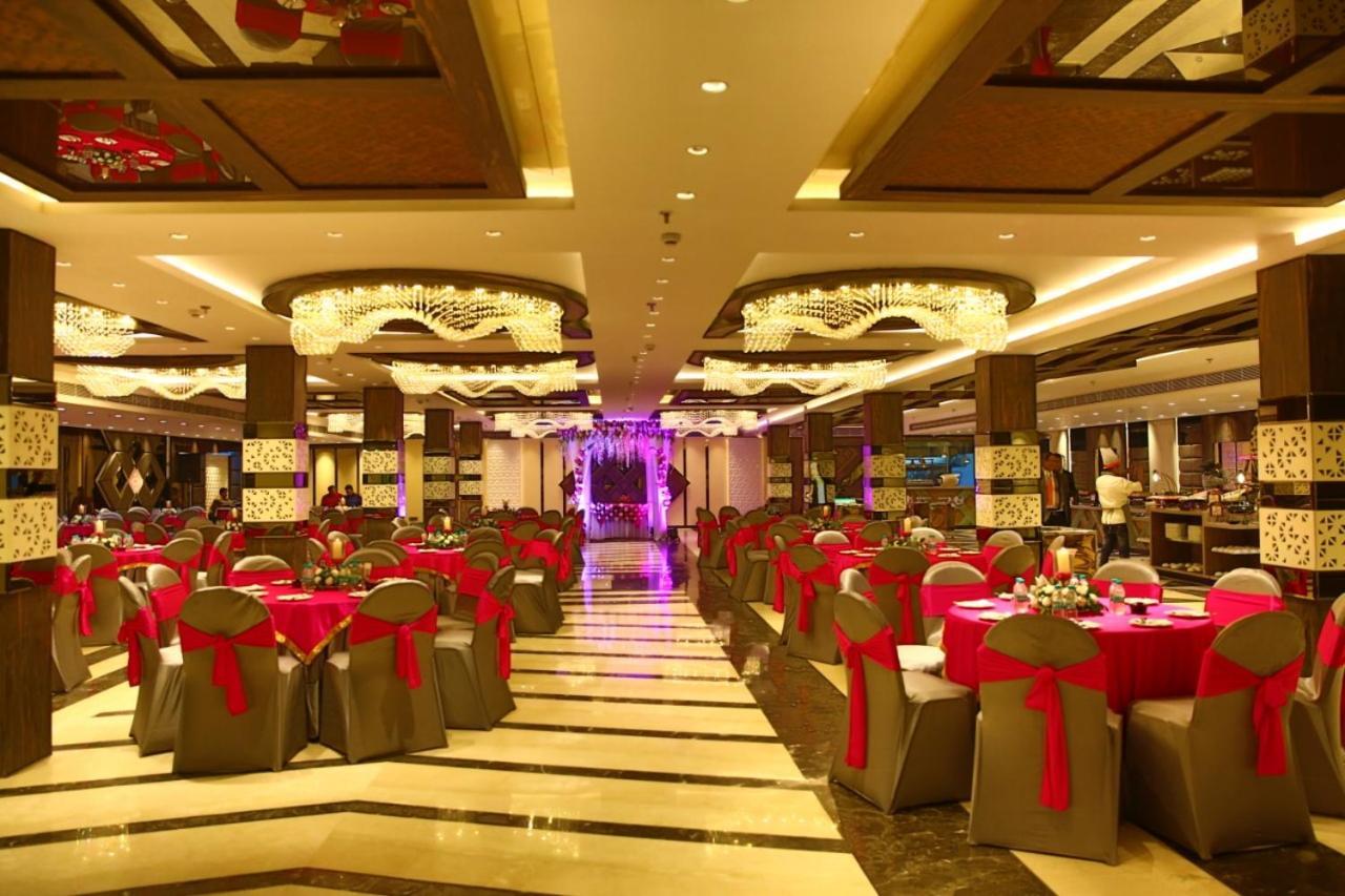 Hotel Crossroad Lucknow Exterior photo