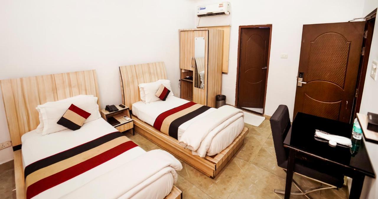 Hotel Crossroad Lucknow Exterior photo