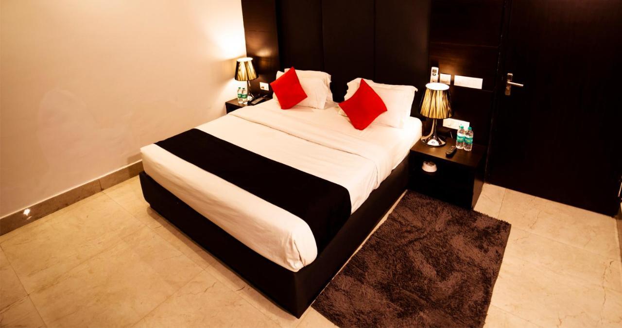 Hotel Crossroad Lucknow Exterior photo